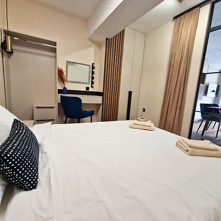 아파트 By The Pool #7 *