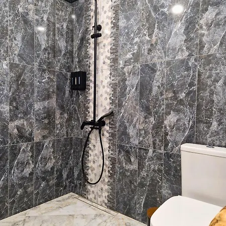 By The Pool #7 벨린그래드