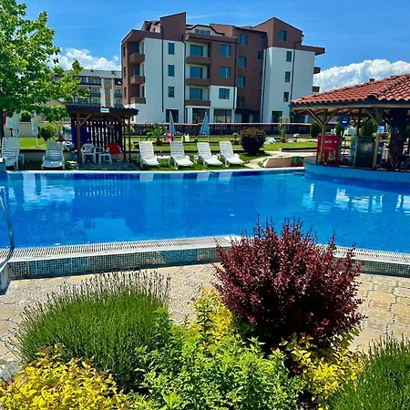 By The Pool #7 Apartament Welingrad