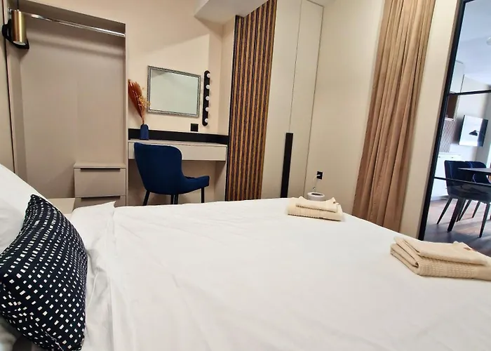 Lejlighed By The Pool #7 *